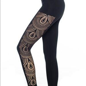 Yoga Design Lab laser cut out leggings size medium